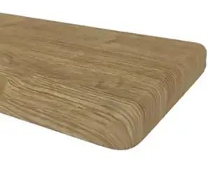 Davanzale con fresatura tipo &ldquo;Standard&rdquo; con bordo leggermente arrotondato &ndash; finitura classica e universale.