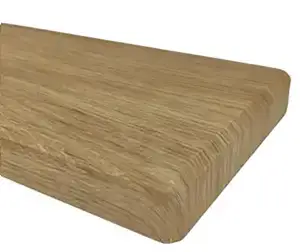 Davanzale con fresatura tipo &ldquo;Stone&rdquo; con bordo fortemente arrotondato e massiccio &ndash; finitura elegante ispirata alla pietra.